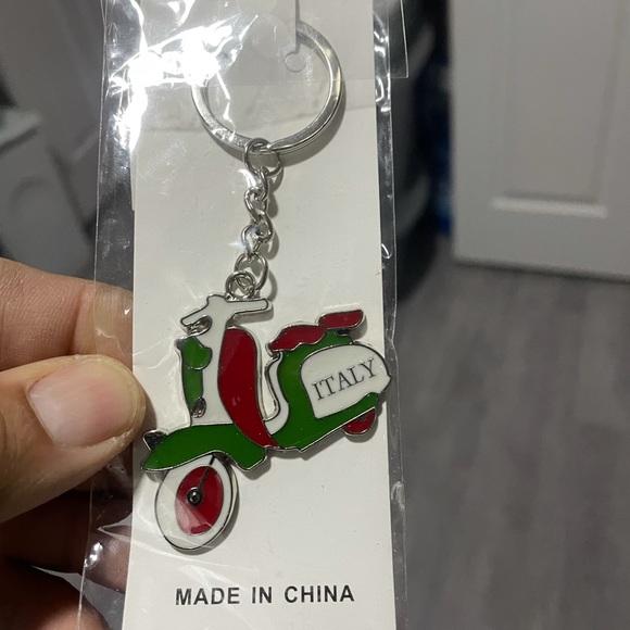 Vespa Piaggio keychain from Italy
New - Picture 2 of 4